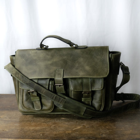 Poncho’s Green Leather Ataché
